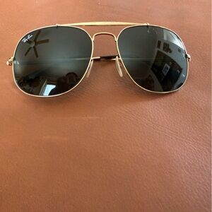 Ray-Ban Gold Metal Aviator Sunglasses with Black Lenses